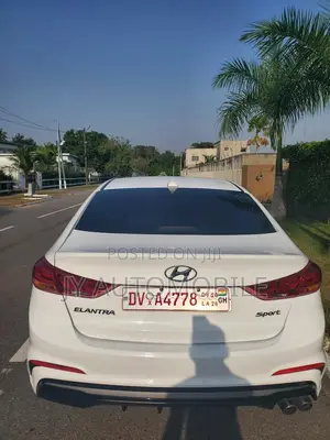 Hyundai Elantra 2018 White