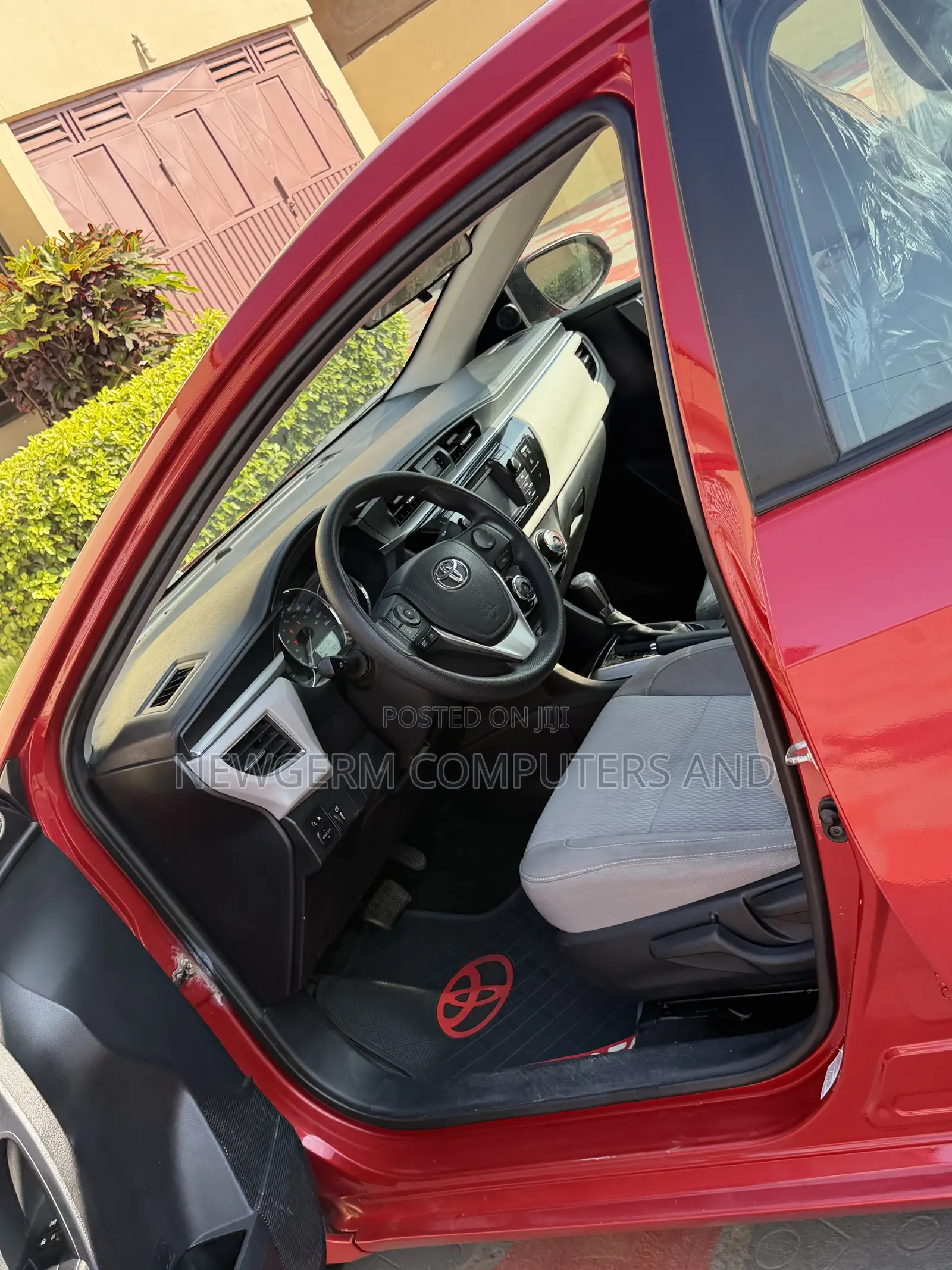 Toyota Corolla LE Plus 4dr Sedan (1.8L 4cyl CVT) 2015 Red