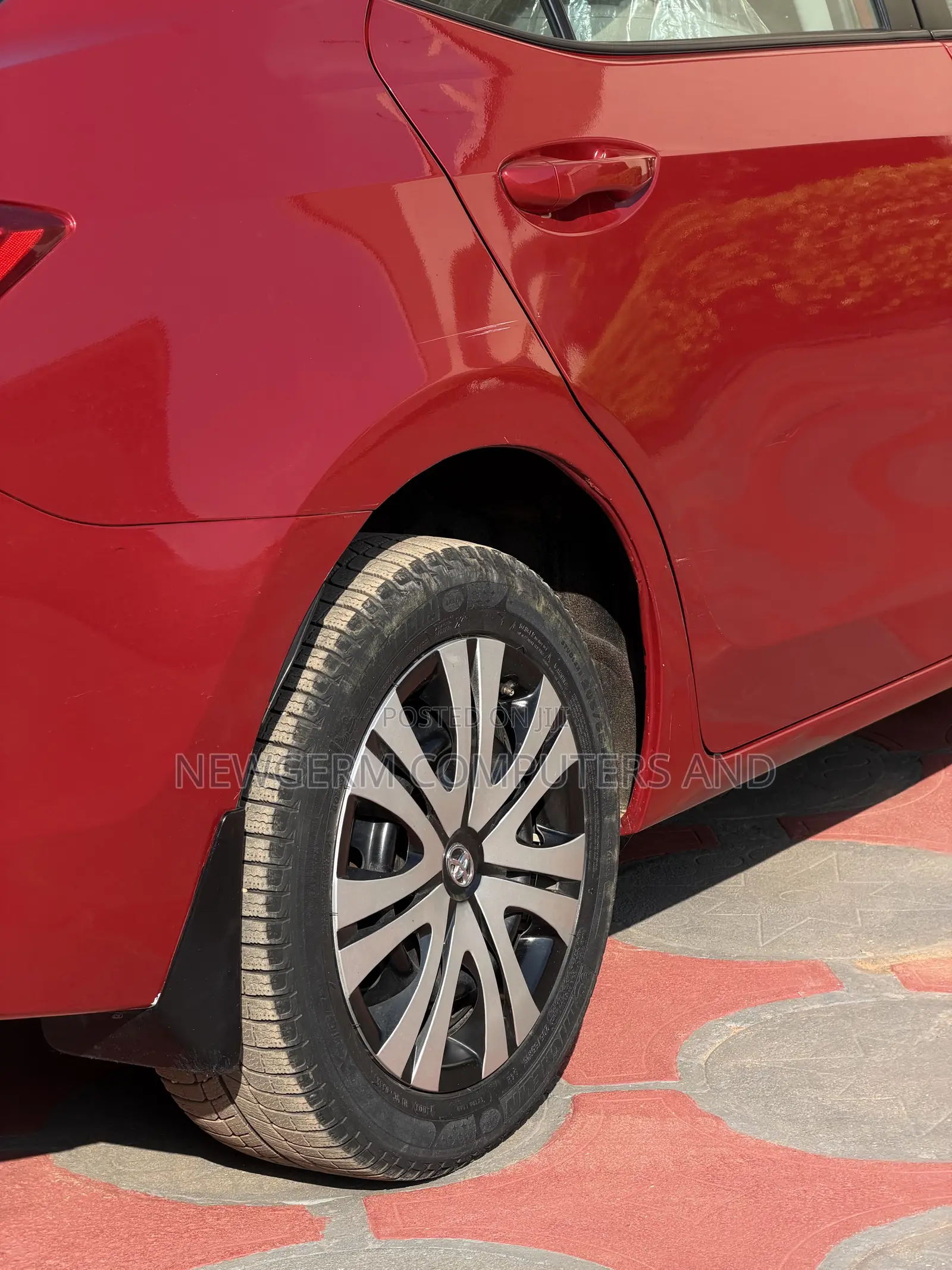 Toyota Corolla LE Plus 4dr Sedan (1.8L 4cyl CVT) 2015 Red