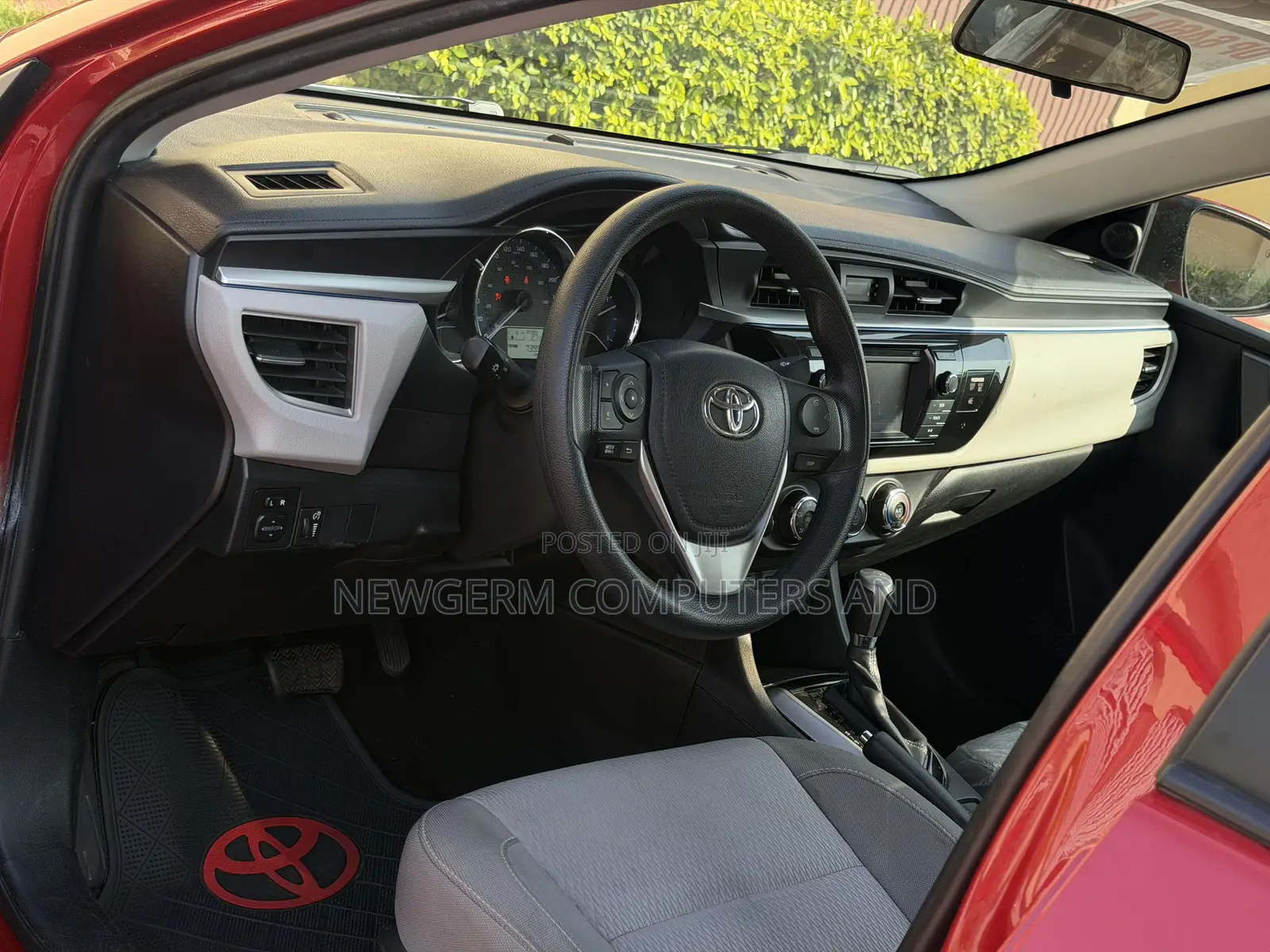 Toyota Corolla LE Plus 4dr Sedan (1.8L 4cyl CVT) 2015 Red
