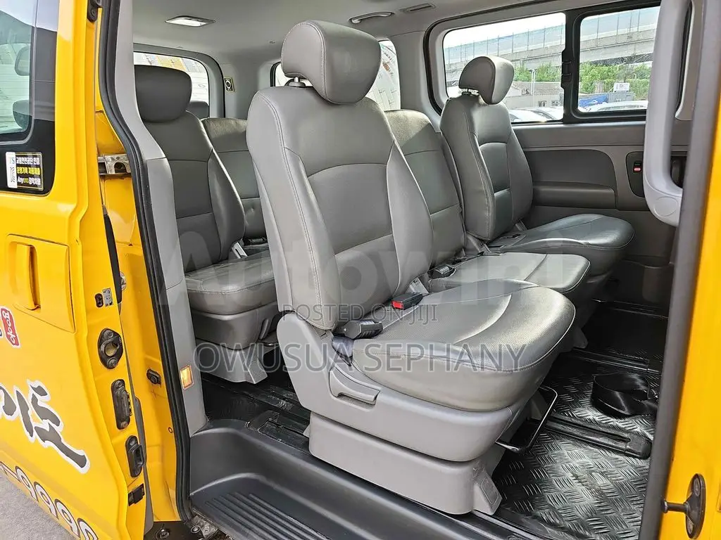 Hyundai Starex 2015 Yellow