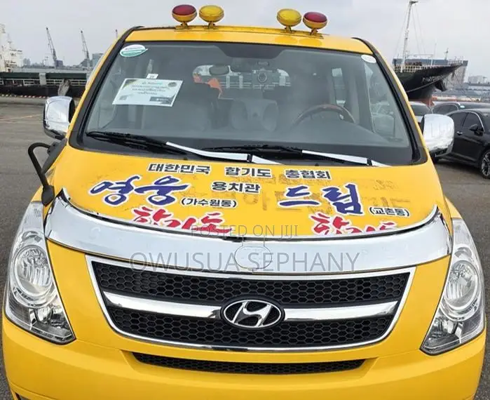Hyundai Starex 2015 Yellow