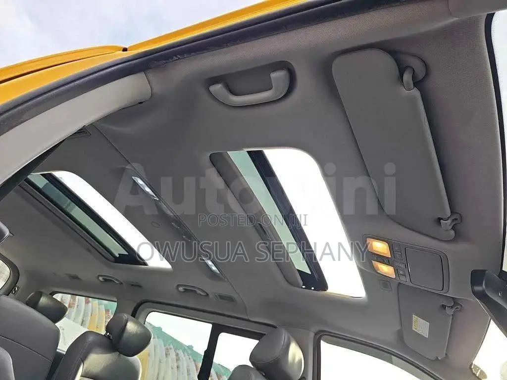 Hyundai Starex 2015 Yellow