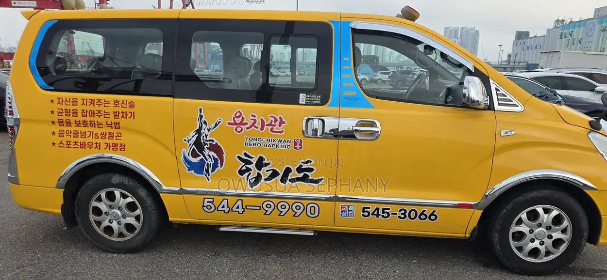 Hyundai Starex 2015 Yellow