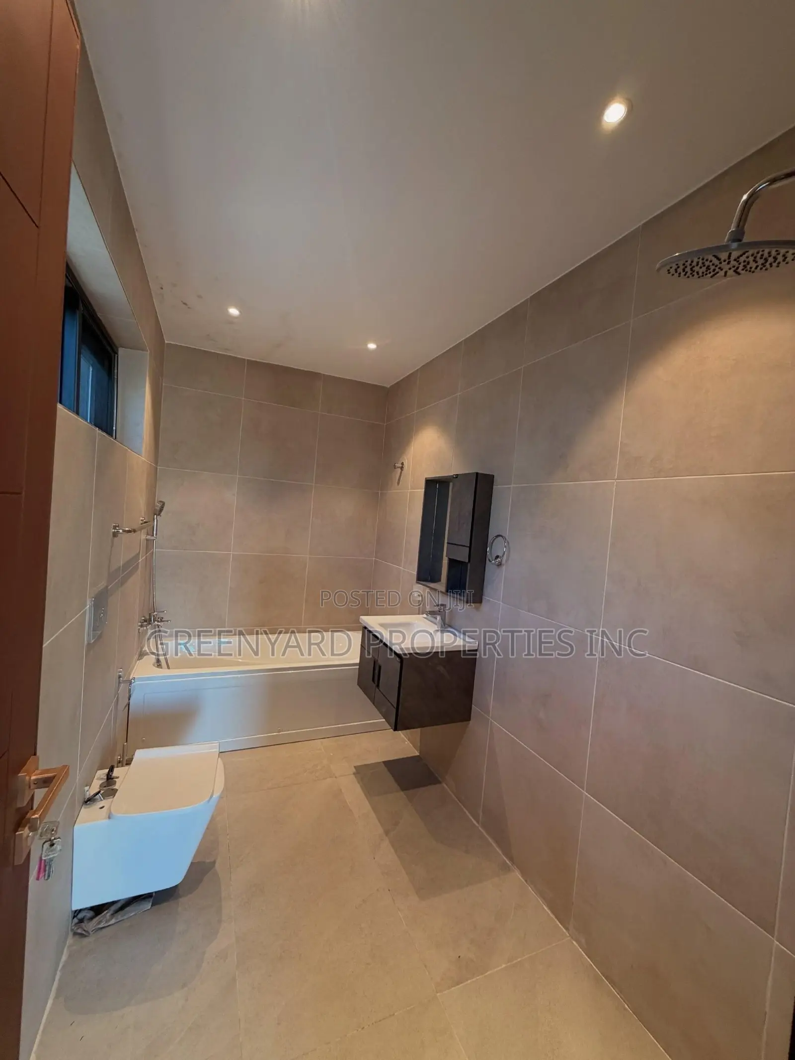5bdrm Mansion in Borteyman, East Legon for rent