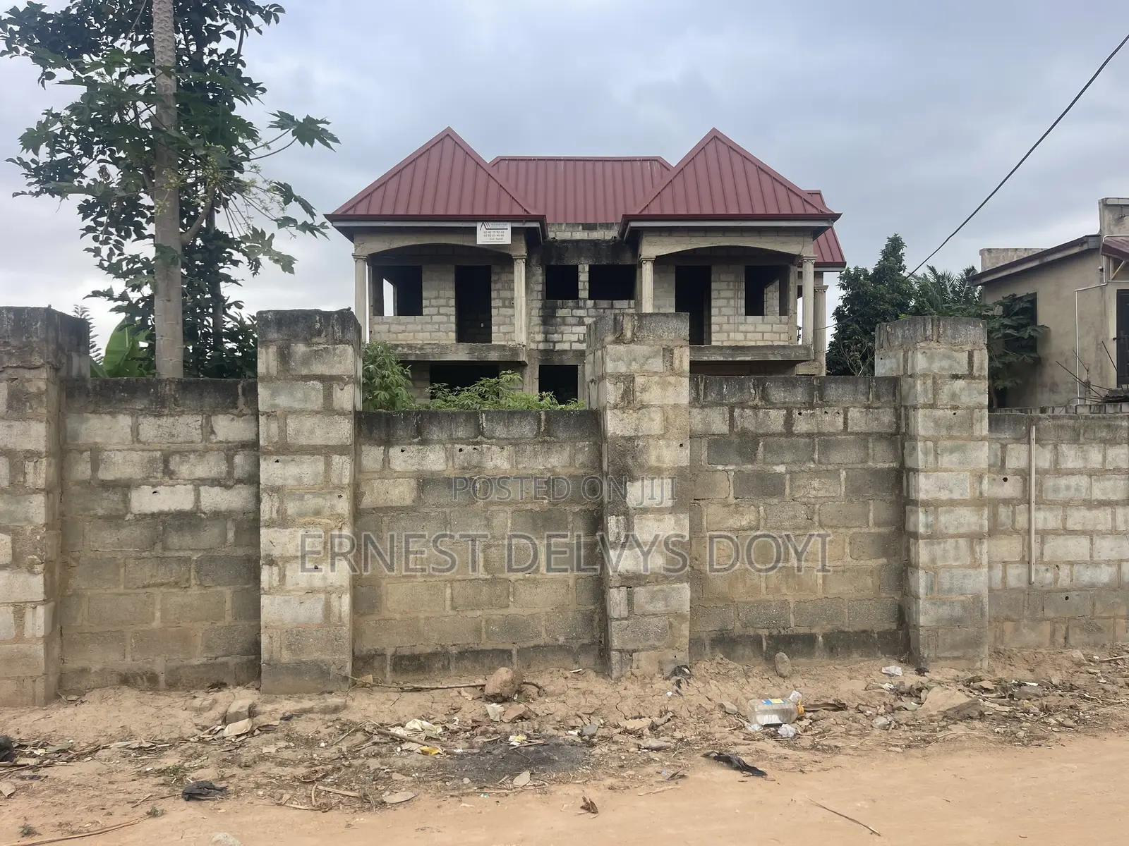 8bdrm Apartment in Abokobi - Agbogba, Ga East Municipal for sale