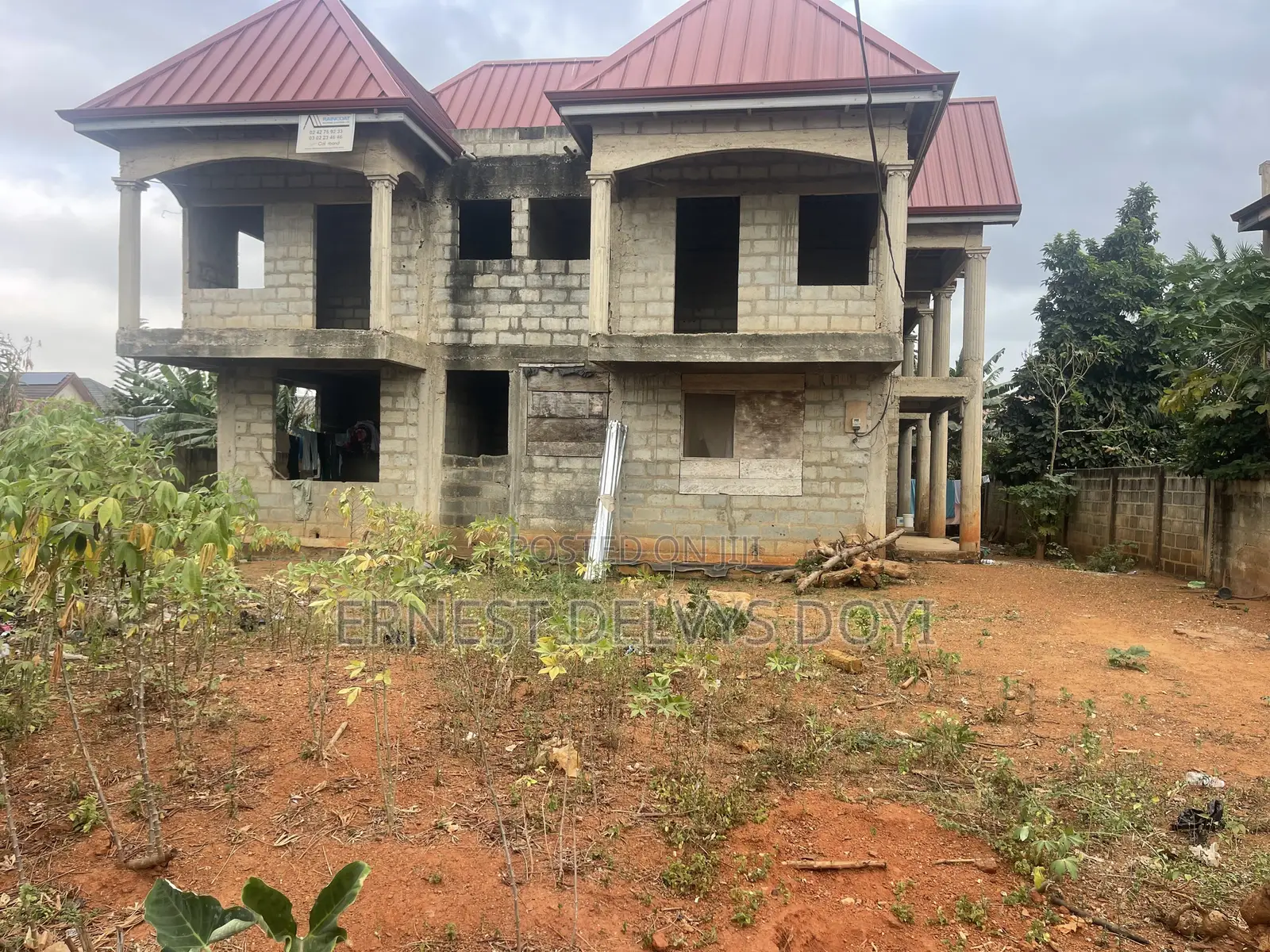 8bdrm Apartment in Abokobi - Agbogba, Ga East Municipal for sale