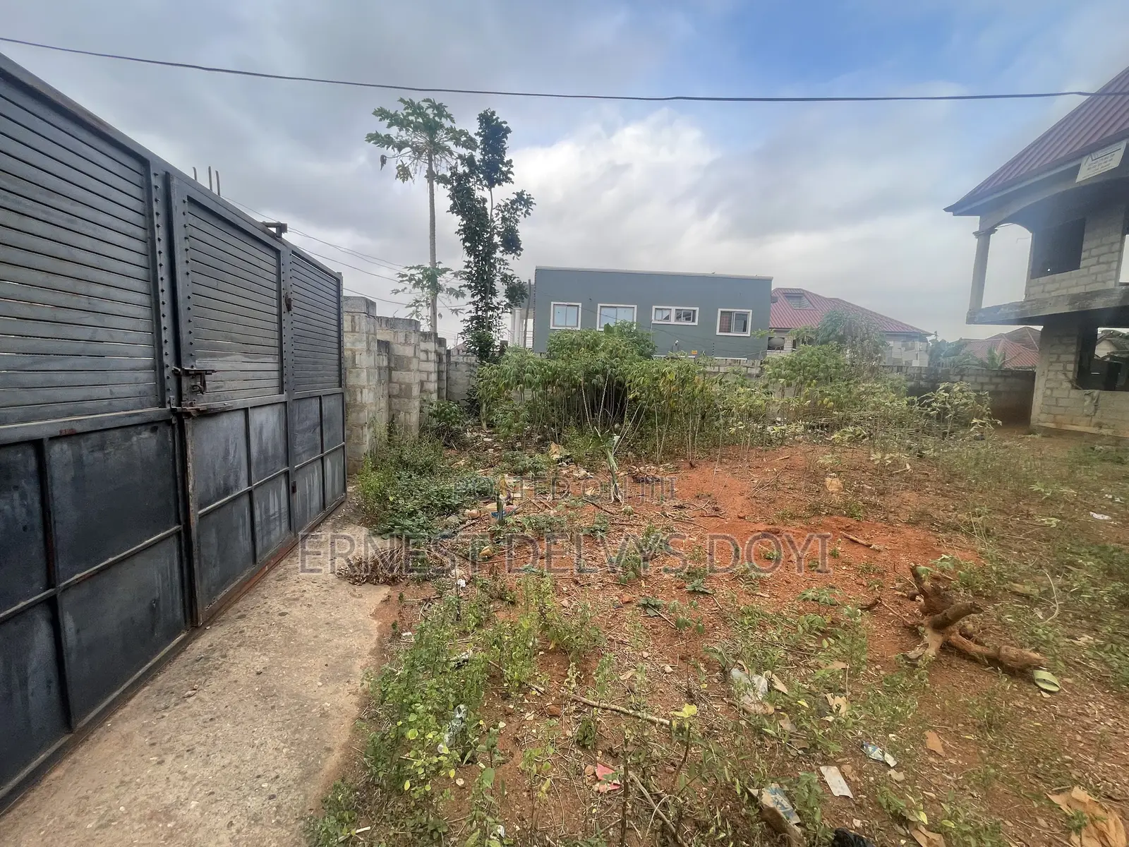 8bdrm Apartment in Abokobi - Agbogba, Ga East Municipal for sale