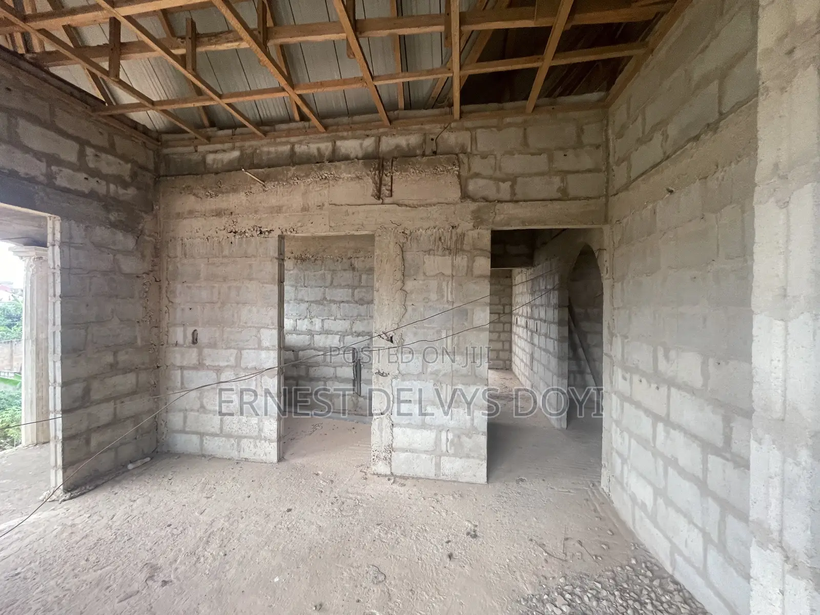 8bdrm Apartment in Abokobi - Agbogba, Ga East Municipal for sale