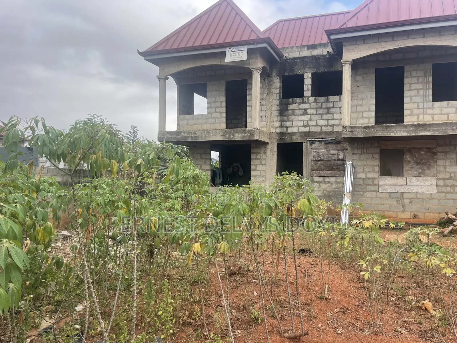 8bdrm Apartment in Abokobi - Agbogba, Ga East Municipal for sale