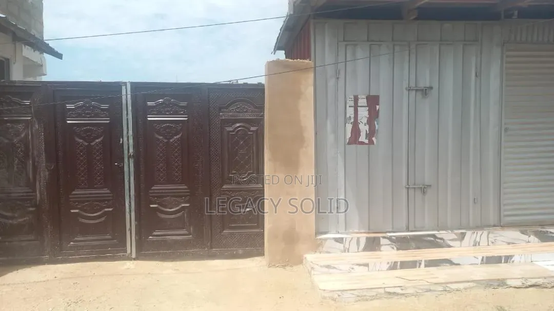 7bdrm Apartment in Legacy Solid Real, Teshie-Nungua Estates for sale