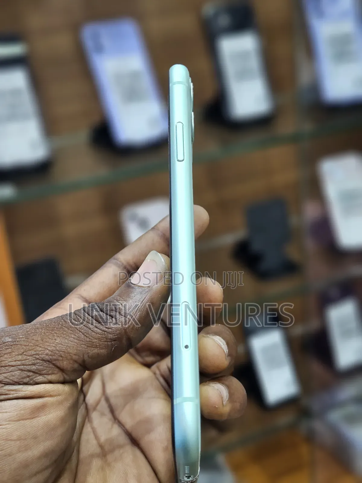 New Apple iPhone 11 128 GB Green