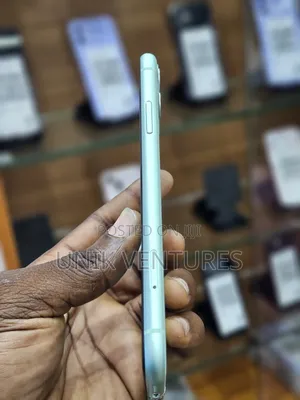 New Apple iPhone 11 128 GB Green