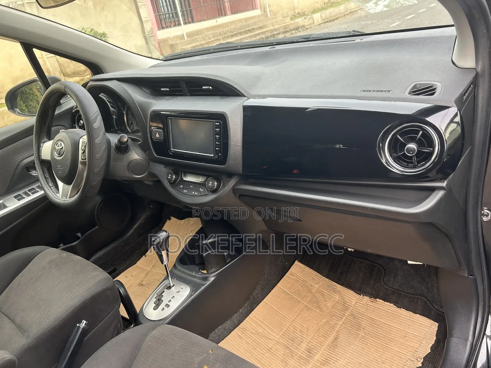 Toyota Vitz 1.3 AWD 5dr 2015 Black