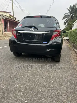 Toyota Vitz 1.3 AWD 5dr 2015 Black