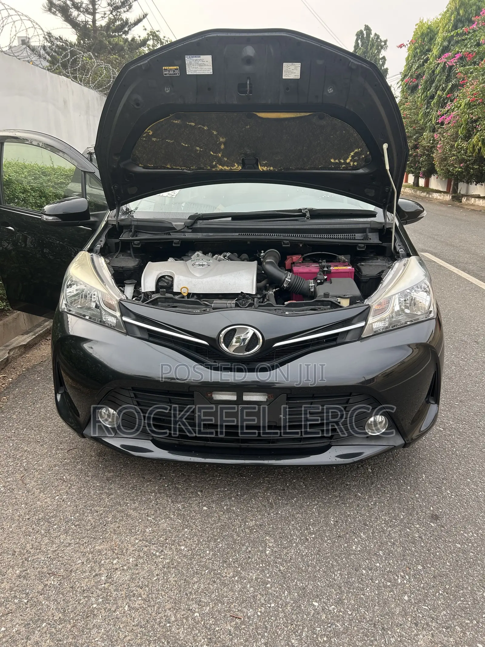 Toyota Vitz 1.3 AWD 5dr 2015 Black