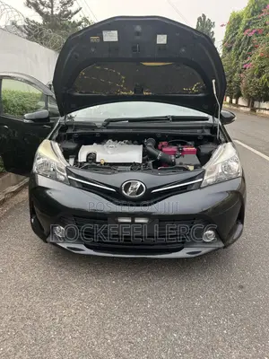 Toyota Vitz 1.3 AWD 5dr 2015 Black