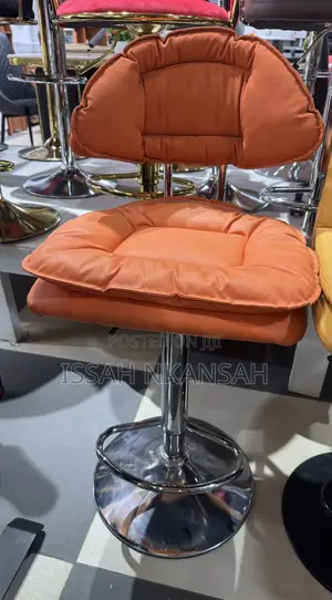 Round Back Cushion Bar Stool