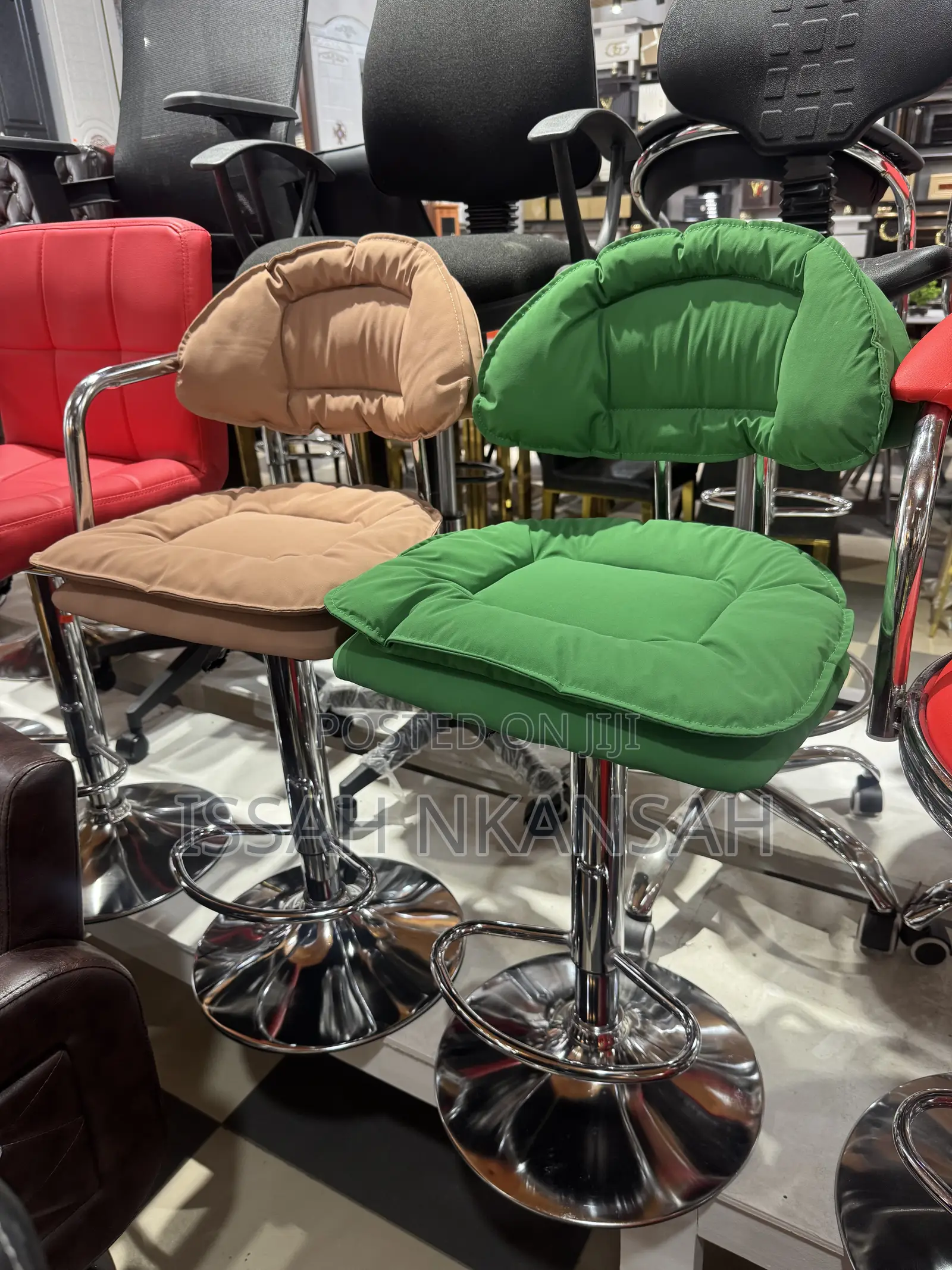 Round Back Cushion Bar Stool