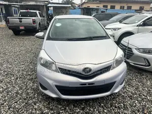Toyota Vitz 1.3 AWD 5dr 2014 Gray