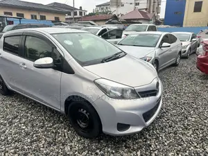Toyota Vitz 1.3 AWD 5dr 2014 Gray