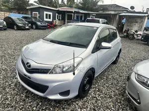 Toyota Vitz 1.3 AWD 5dr 2014 Gray