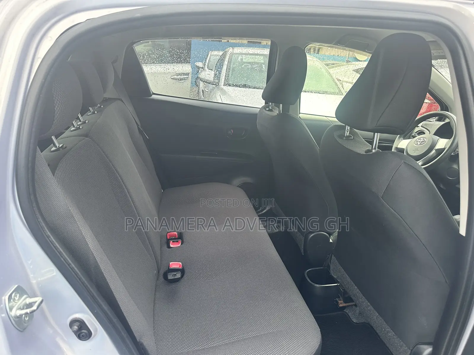 Toyota Vitz 1.3 AWD 5dr 2014 Gray