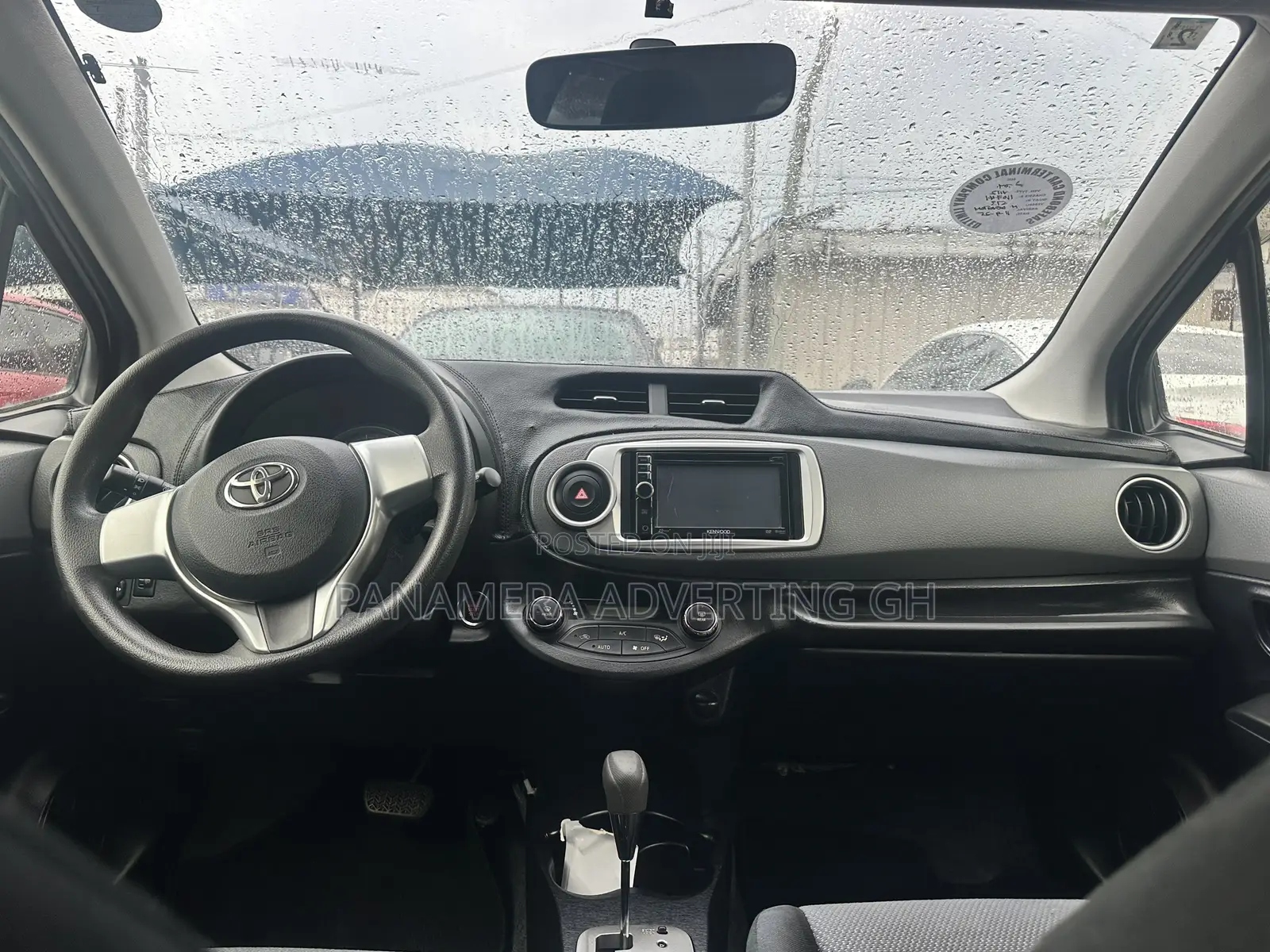 Toyota Vitz 1.3 AWD 5dr 2014 Gray