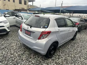 Toyota Vitz 1.3 AWD 5dr 2014 Gray