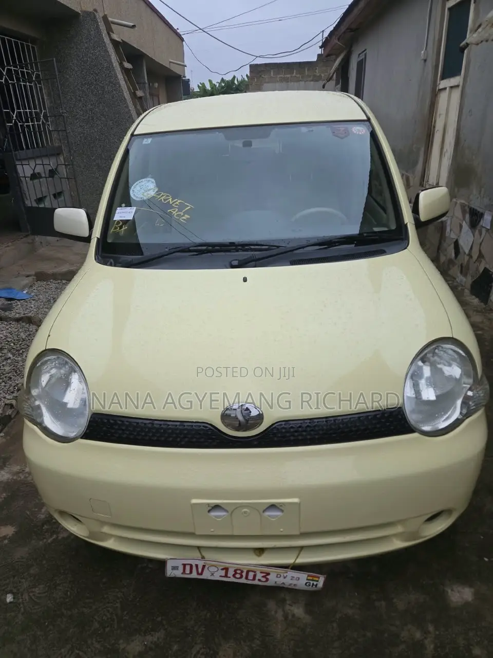 Toyota Sienta 1.5 FWD 2010 Yellow
