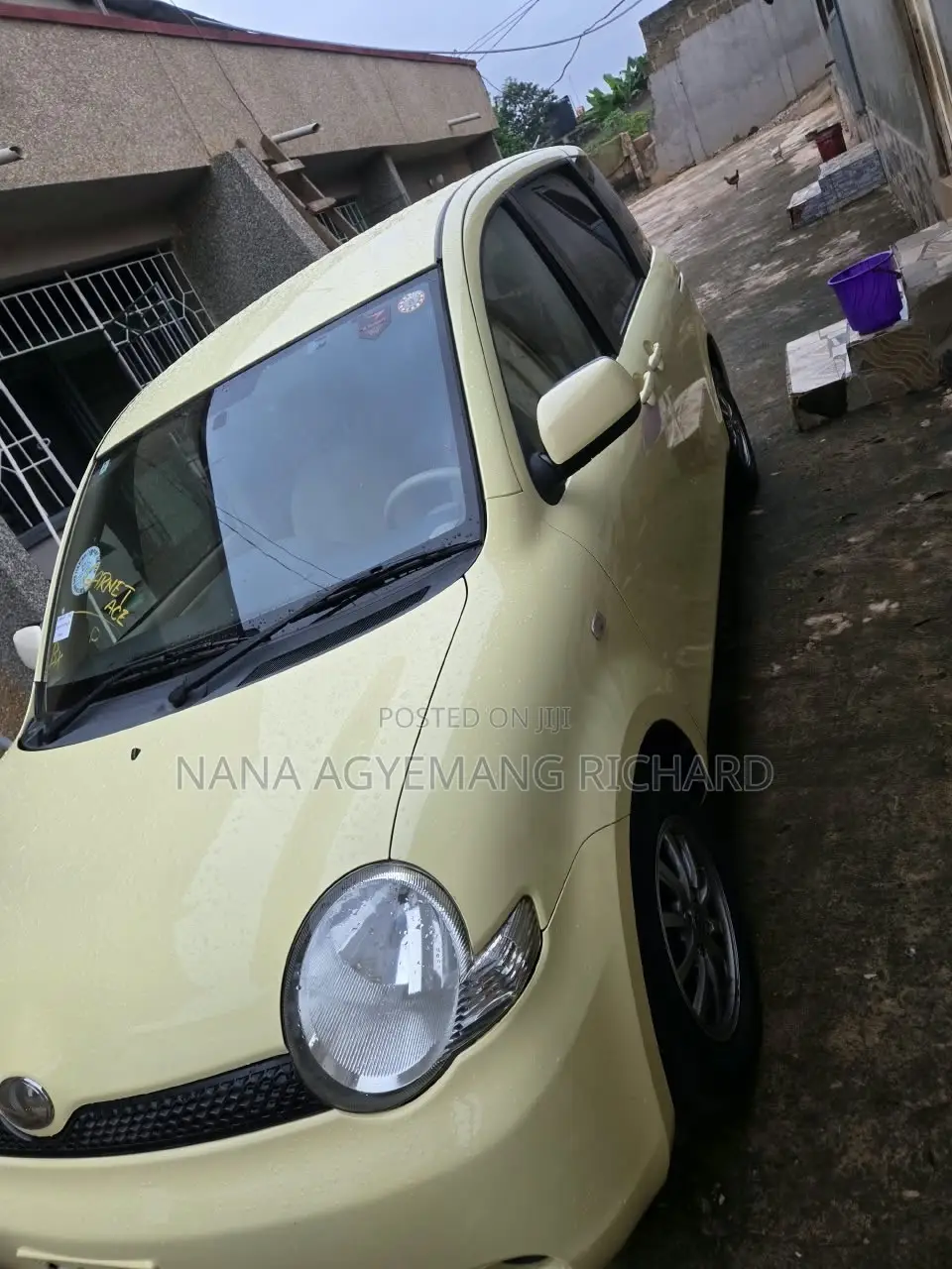 Toyota Sienta 1.5 FWD 2010 Yellow