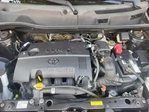 Toyota Sienta 1.5 FWD 2010 Yellow