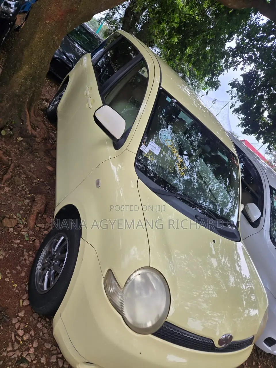 Toyota Sienta 1.5 FWD 2010 Yellow