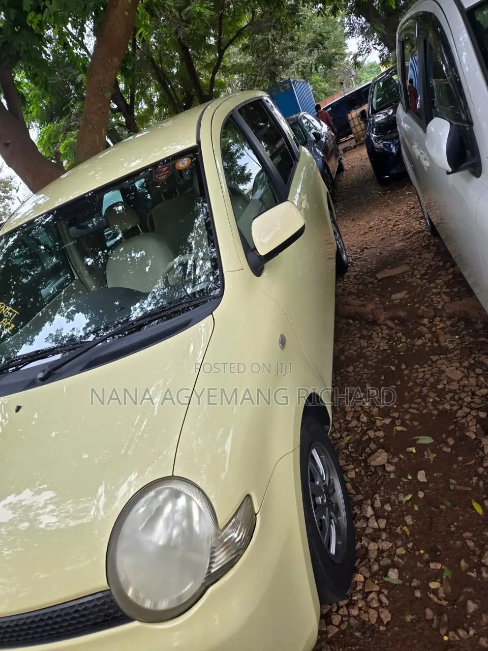 Toyota Sienta 1.5 FWD 2010 Yellow