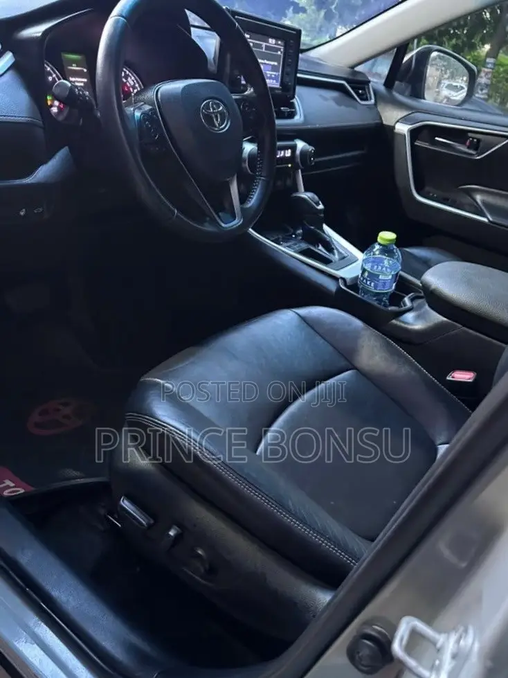 Toyota RAV4 XLE Premium AWD 2020 Gray