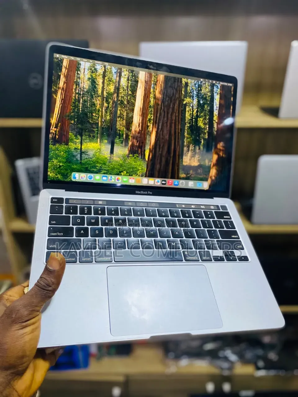 Laptop Apple MacBook 2020 8GB Intel Core i5 SSD 512GB