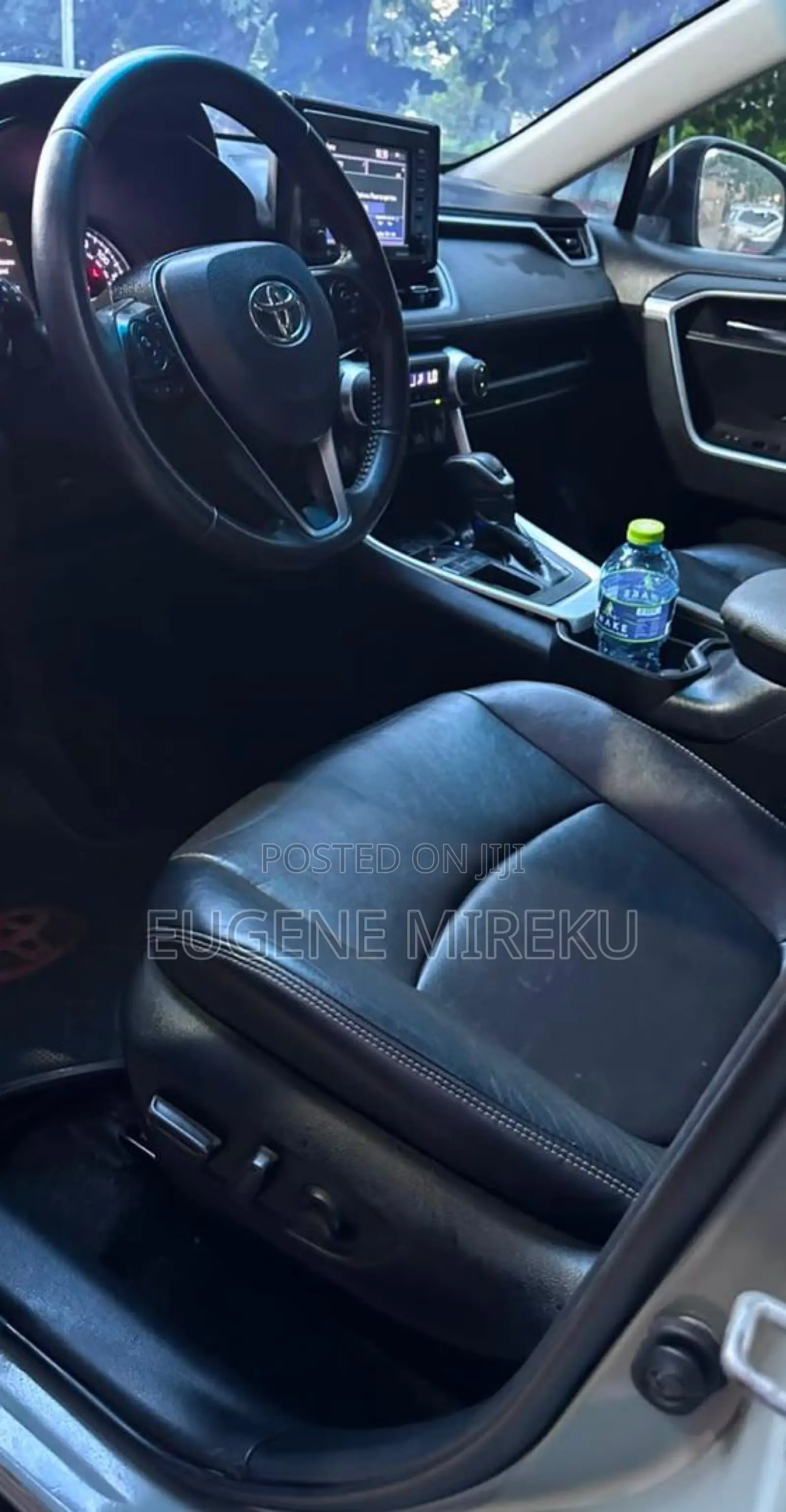 Toyota RAV4 XLE FWD 2020 Blue