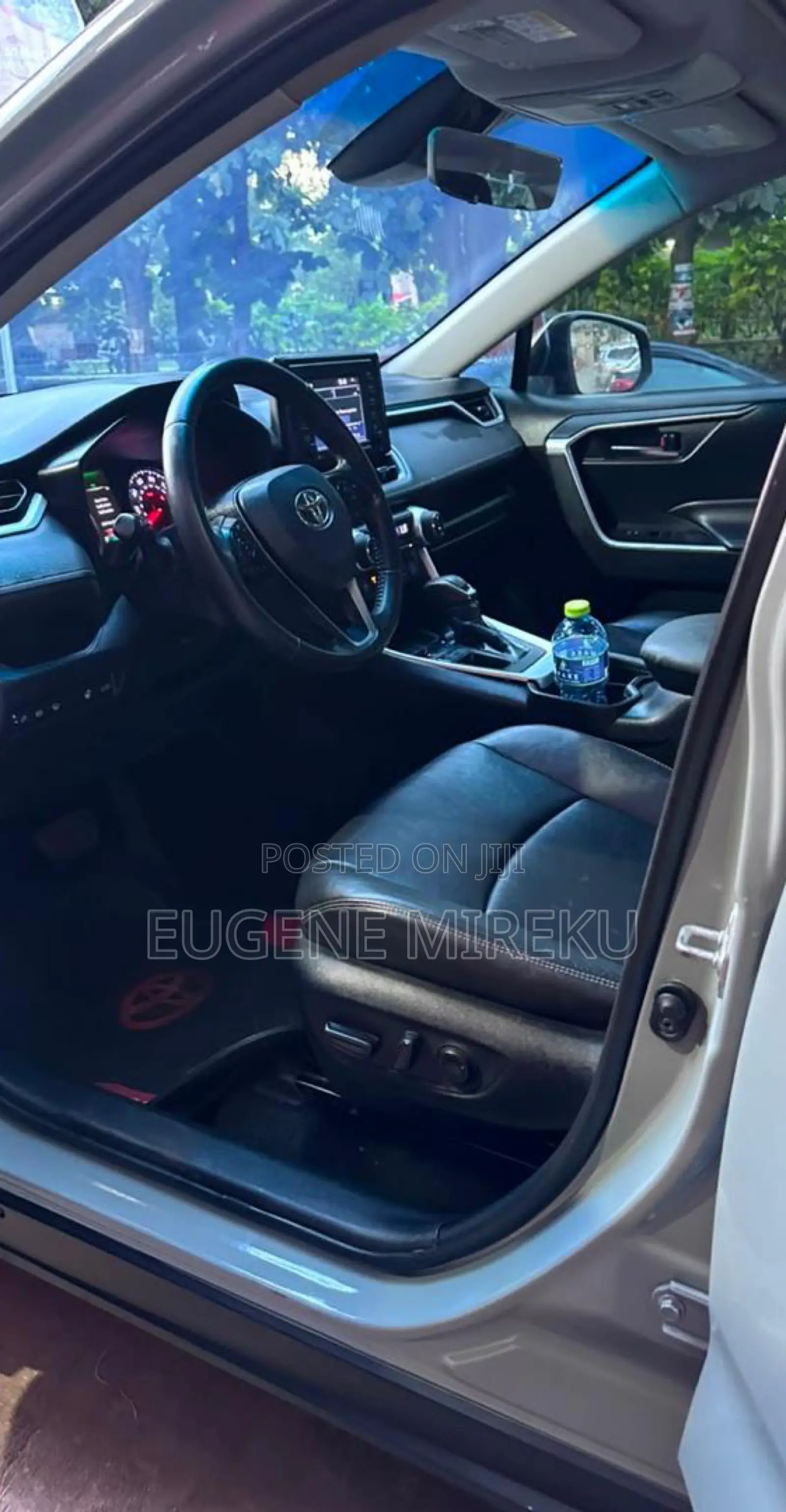 Toyota RAV4 XLE FWD 2020 Blue
