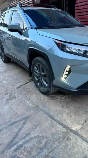 Toyota RAV4 XLE FWD 2020 Blue