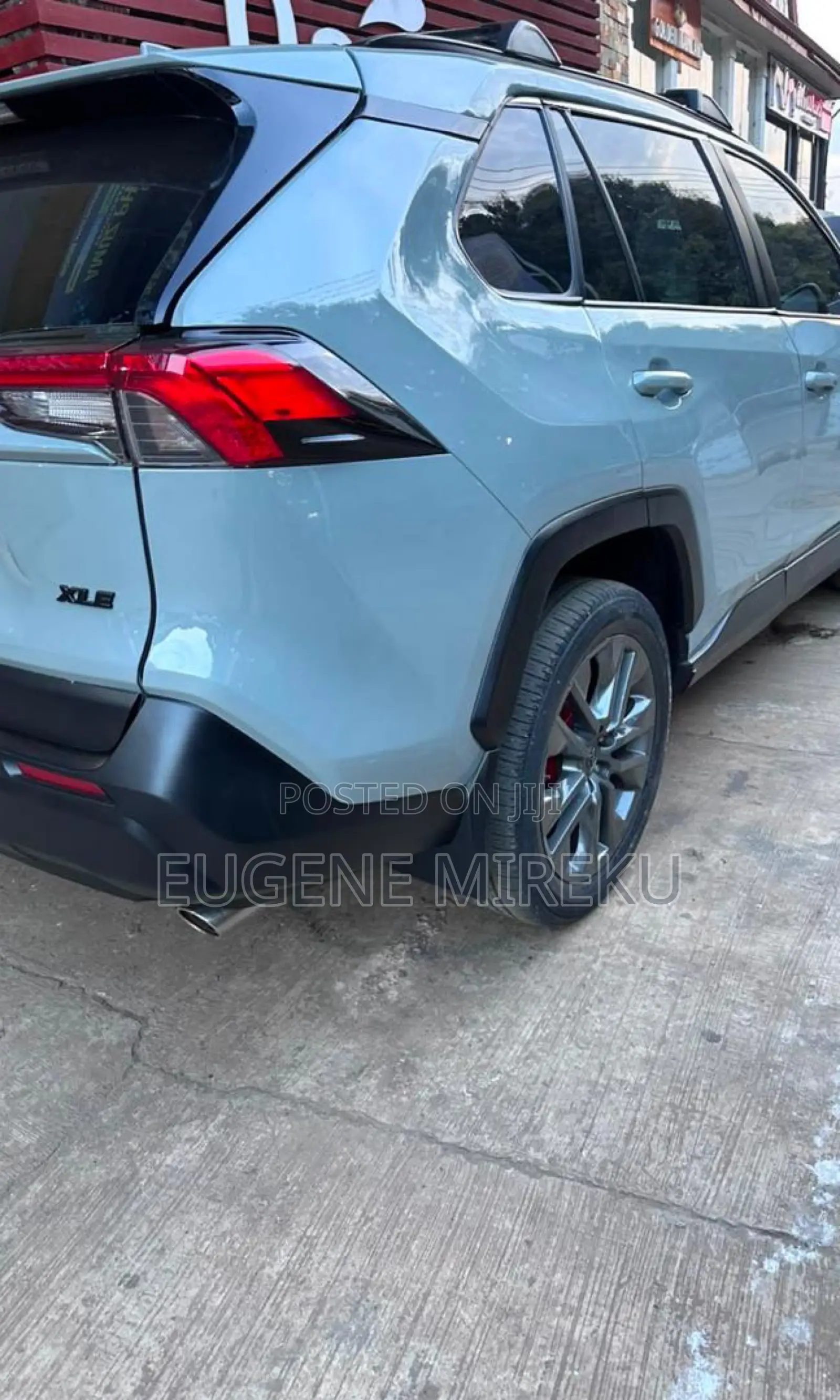Toyota RAV4 XLE FWD 2020 Blue