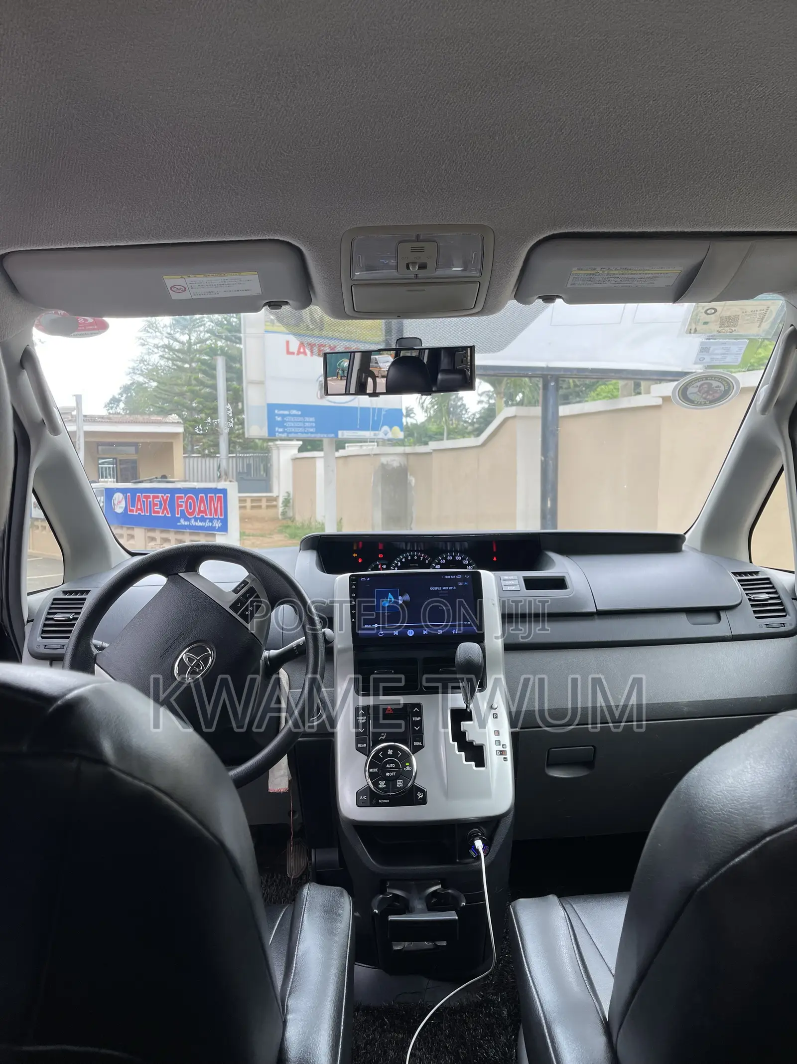 Toyota Voxy V 2WD 8-Seater 2012 Black