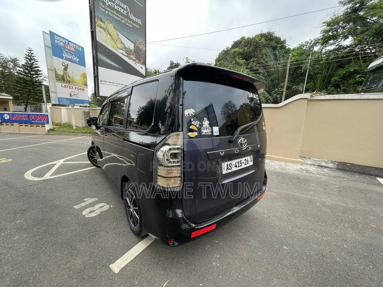 Toyota Voxy V 2WD 8-Seater 2012 Black