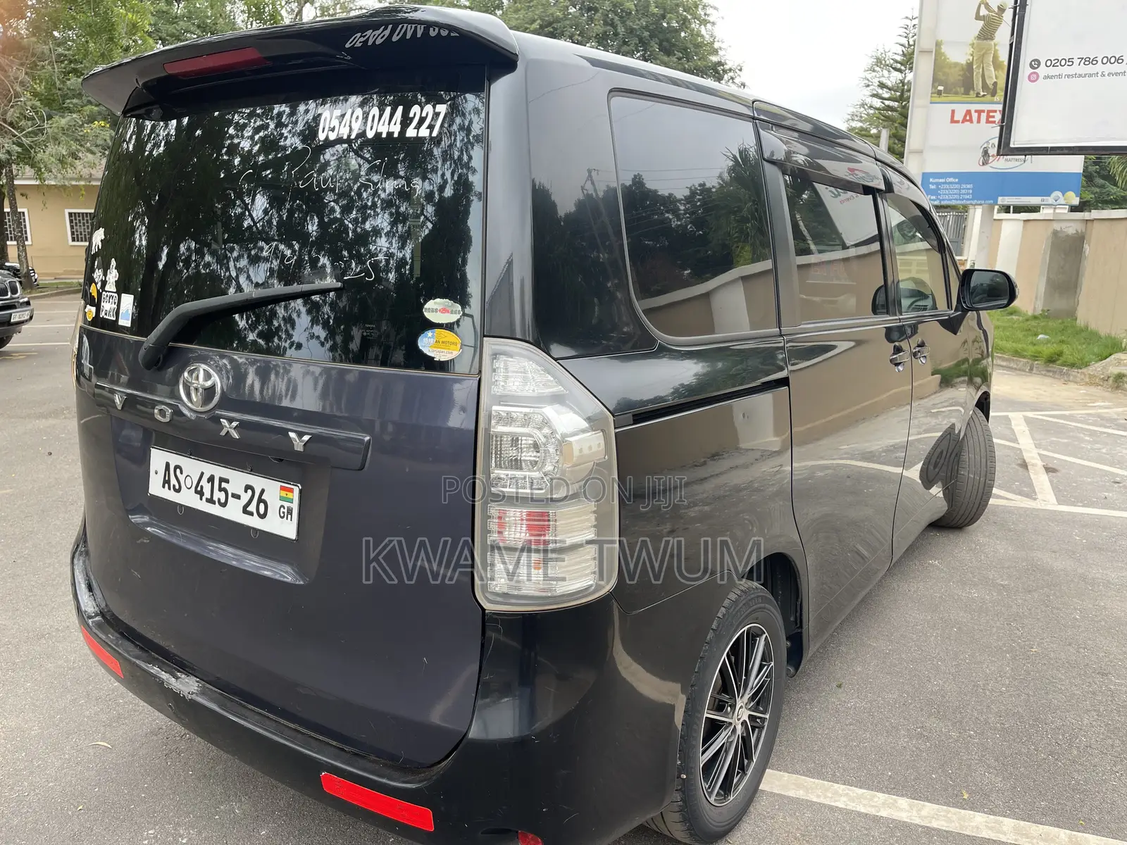 Toyota Voxy V 2WD 8-Seater 2012 Black