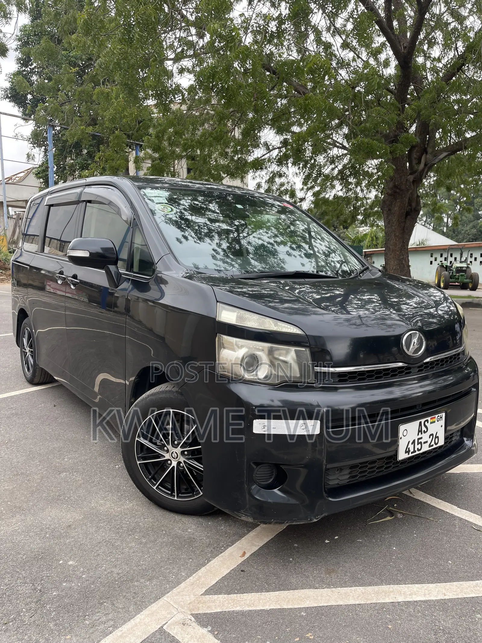 Toyota Voxy V 2WD 8-Seater 2012 Black