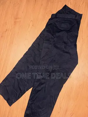 Cargo Pants or Side Pockets