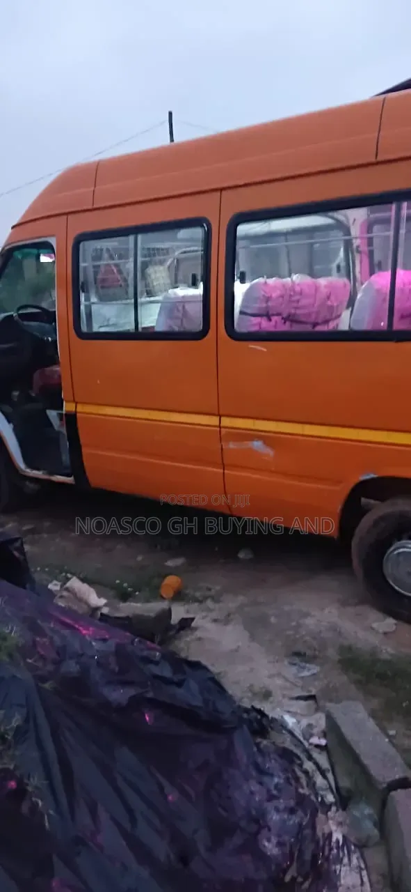 Mercedes-Benz Sprinter 1999 Orange