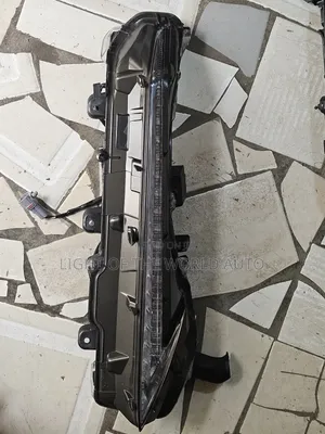 Lexus NX300 Bumper Light Front Right Side