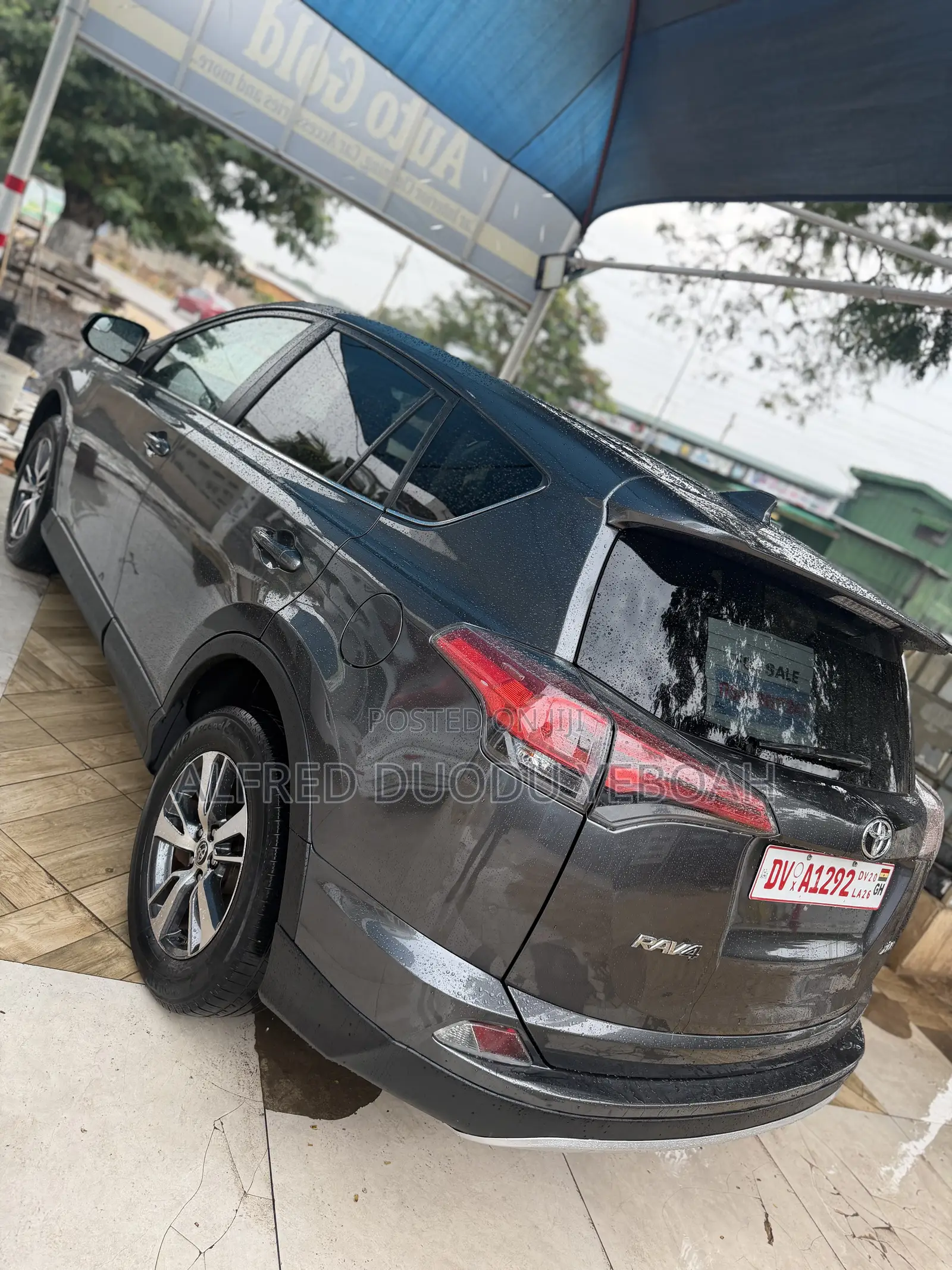 Toyota RAV4 XLE 4dr SUV (2.5L 4cyl 6A) 2018 Gray