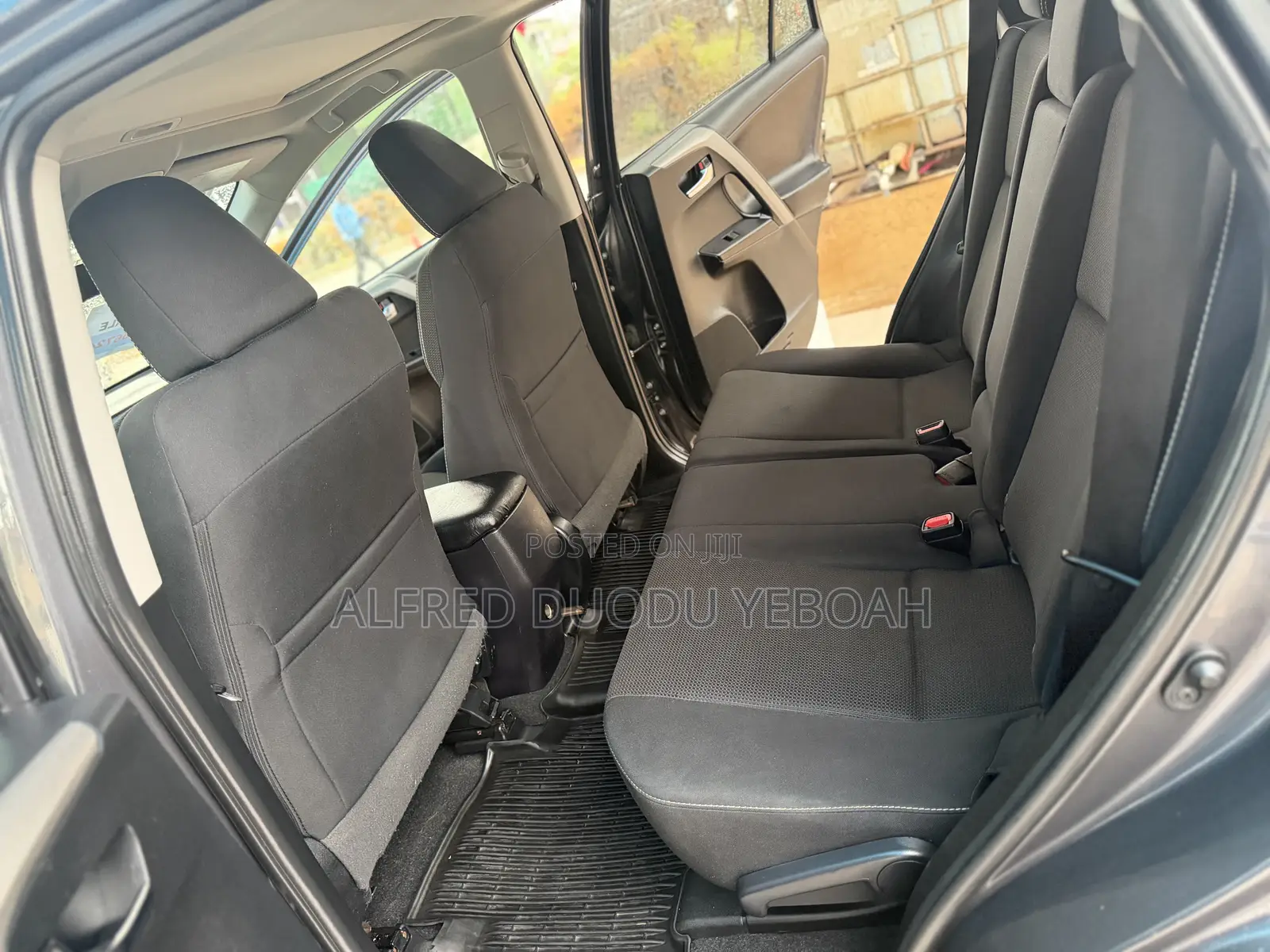 Toyota RAV4 XLE 4dr SUV (2.5L 4cyl 6A) 2018 Gray