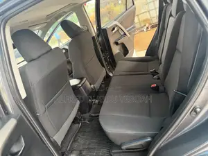 Toyota RAV4 XLE 4dr SUV (2.5L 4cyl 6A) 2018 Gray
